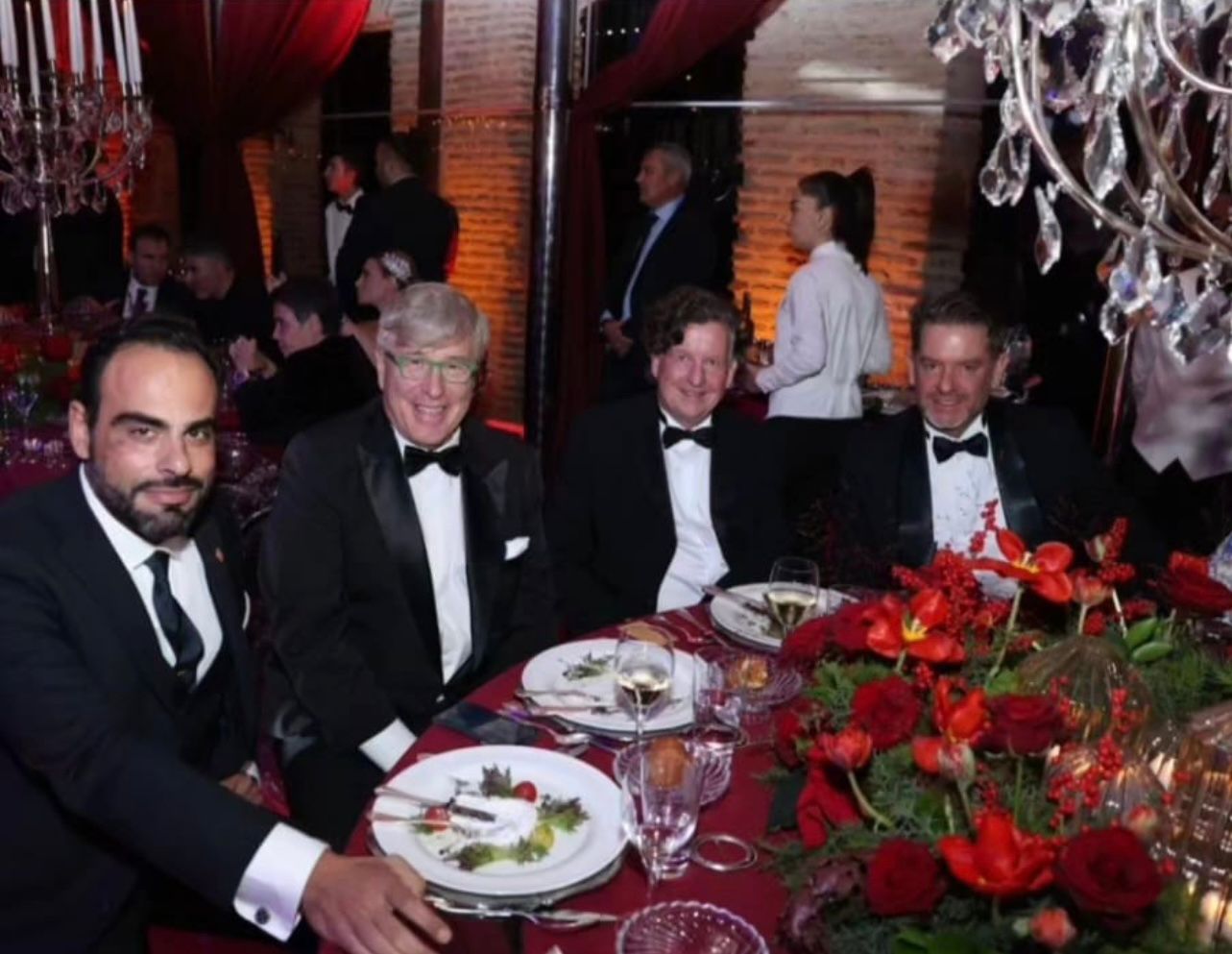 Begüm Şirketler Grubunun muhteşem yeni yıl davetinden fotoğraflar