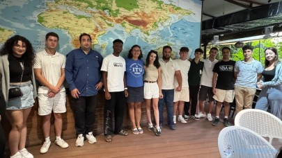 Girne Üniversitesi Deniz İşletmeciliği ve Yönetimi Fakültesi öğrencilerinin çay buluşması