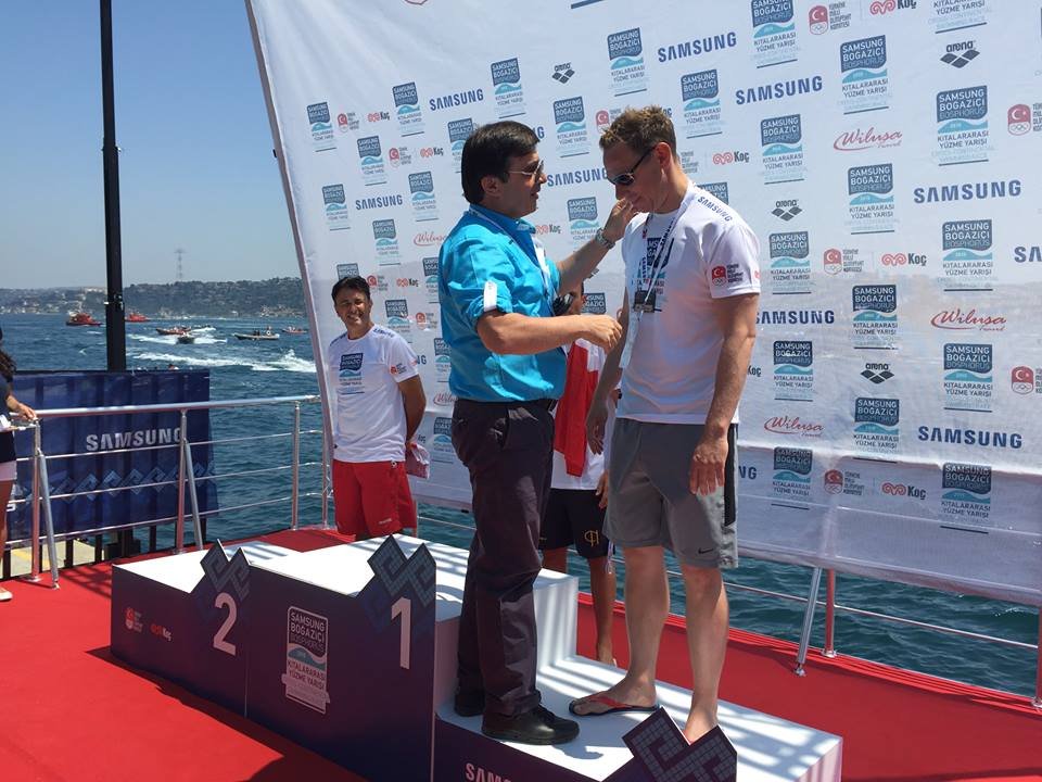 IKI KITA ARASINDA KULAC ATTILAR