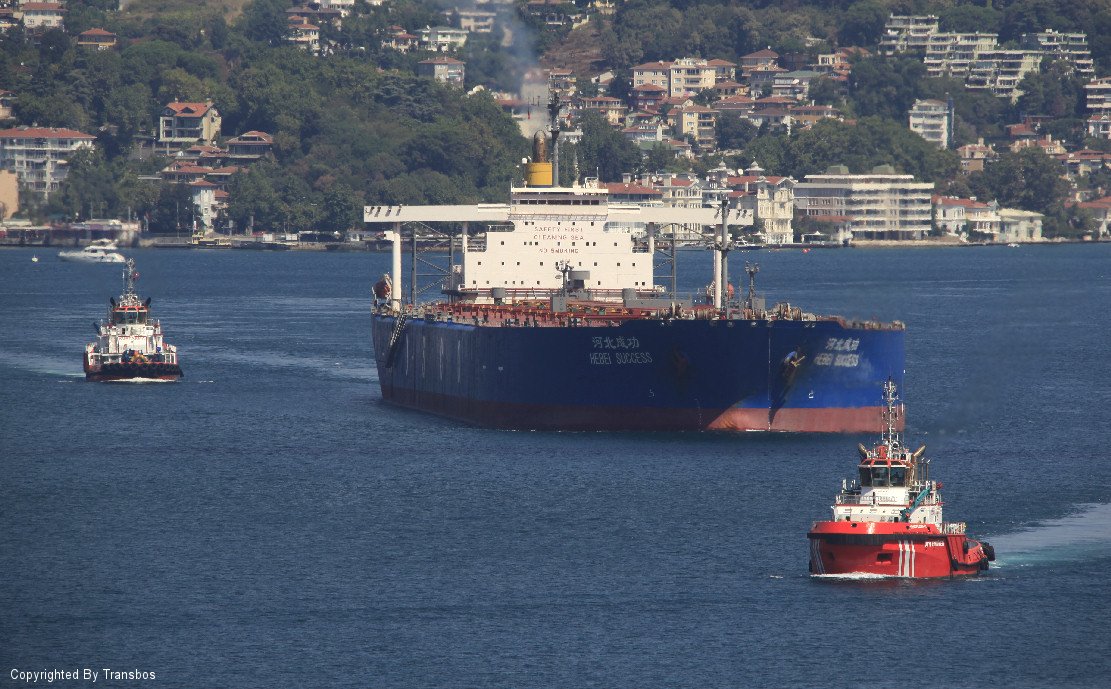 ISTANBUL BOGAZINDAN DEV GECTI