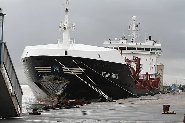 FIONIA SWAN CRASHED INTO PIER