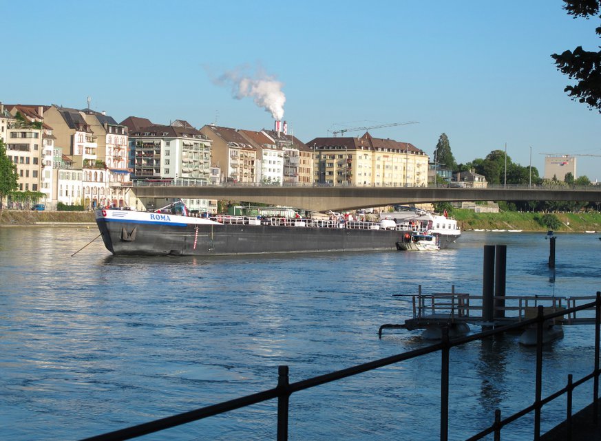 TANKER ROMA KOPRUYE TAKILDI