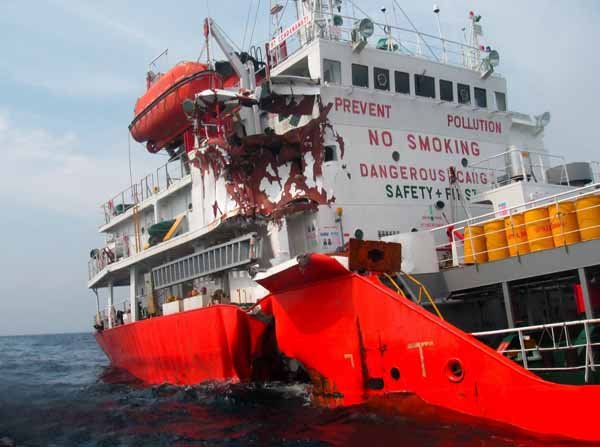 TANKERLER CARPISTI BIRI BATTI