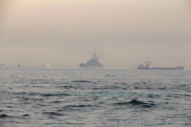 RUS SAVAŞ GEMİSİ BOĞAZDAN GEÇTİ