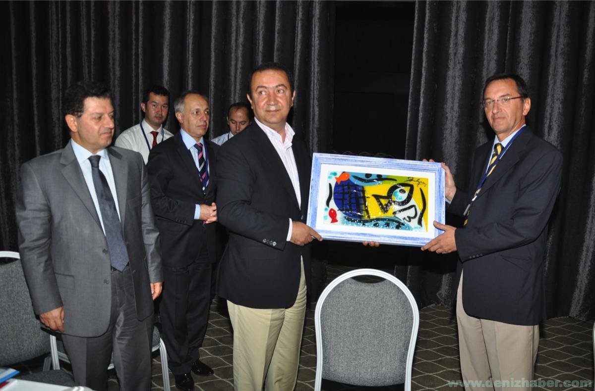 DENIZDE TURK YUNAN DOSTLUGU