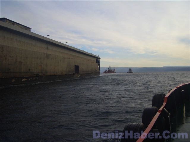 YUZER HAVUZ CANAKKALE BOGAZINDAN GECTI