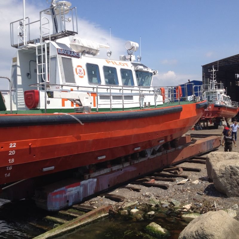 BAYRAK 3 VE BAYRAK 4 DENIZE INDIRILDI