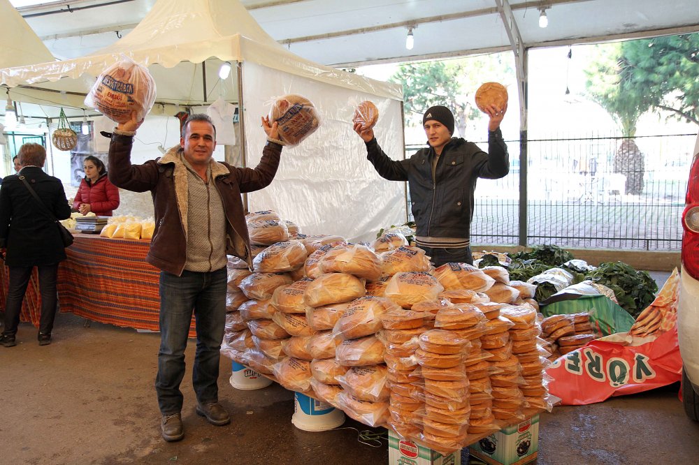 KARSIYAKADA HAMSI SOLENI VAR