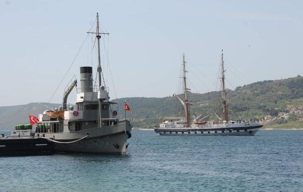 PAKISTAN YELKENLI GEMISI CANAKKALEDE