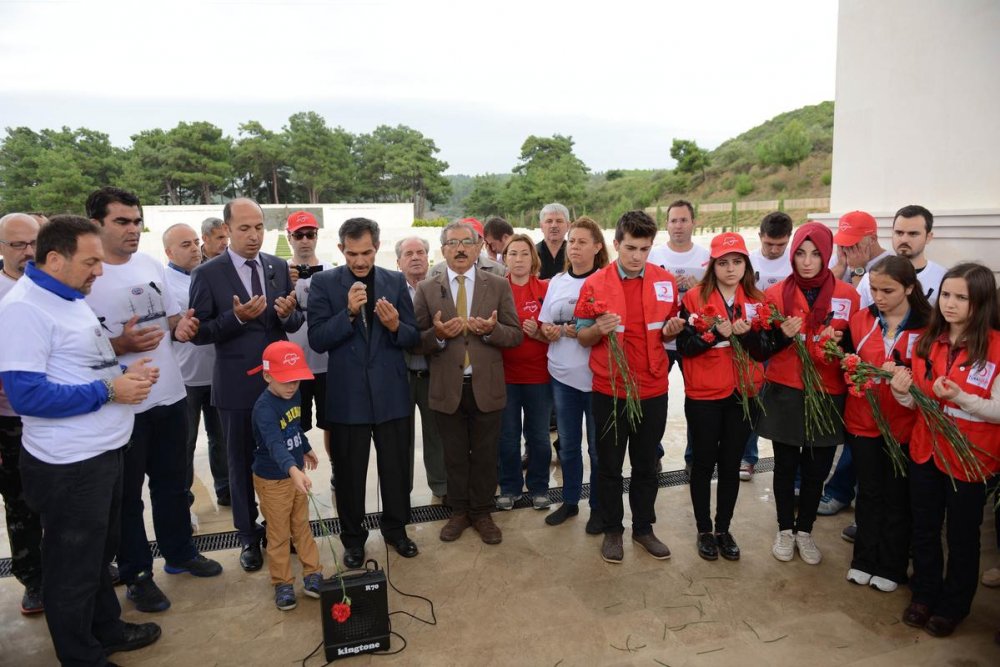 HALIC SEHITLERI ANISINA DALIS