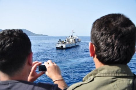 ASKERI GEMI BANDO GOSTERISI ESLIGINDE BATIRILDI