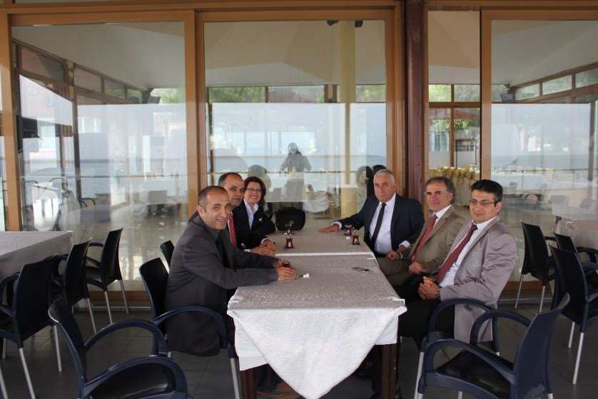 ILK MEZUNLARINI VERDI