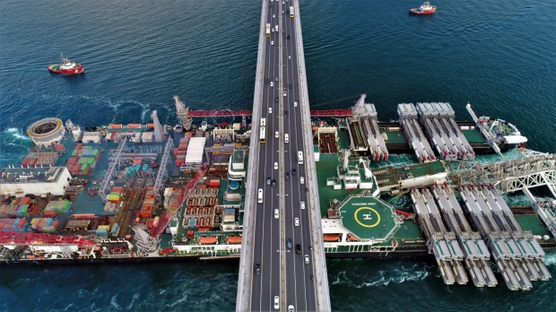 PIONEERING SPIRIT BOĞAZDAN GEÇİYOR