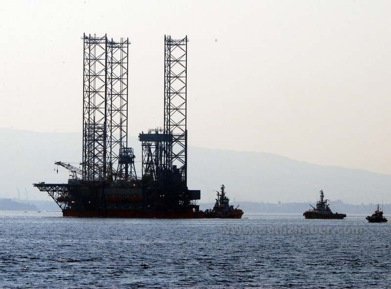 UKRAINE PETROL PLATFORMU CANAKKALEDE