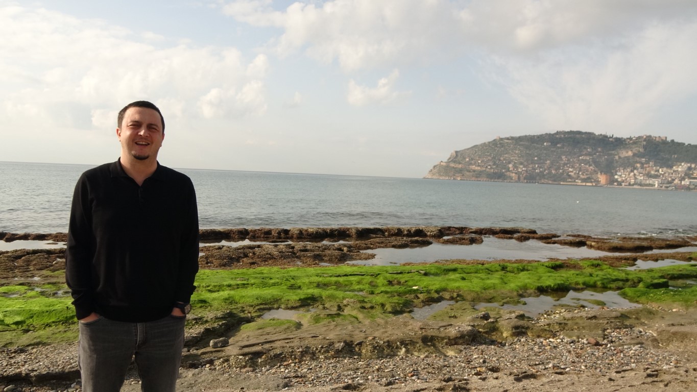 Alanya'da deniz suyu 7-8 metre çekildi