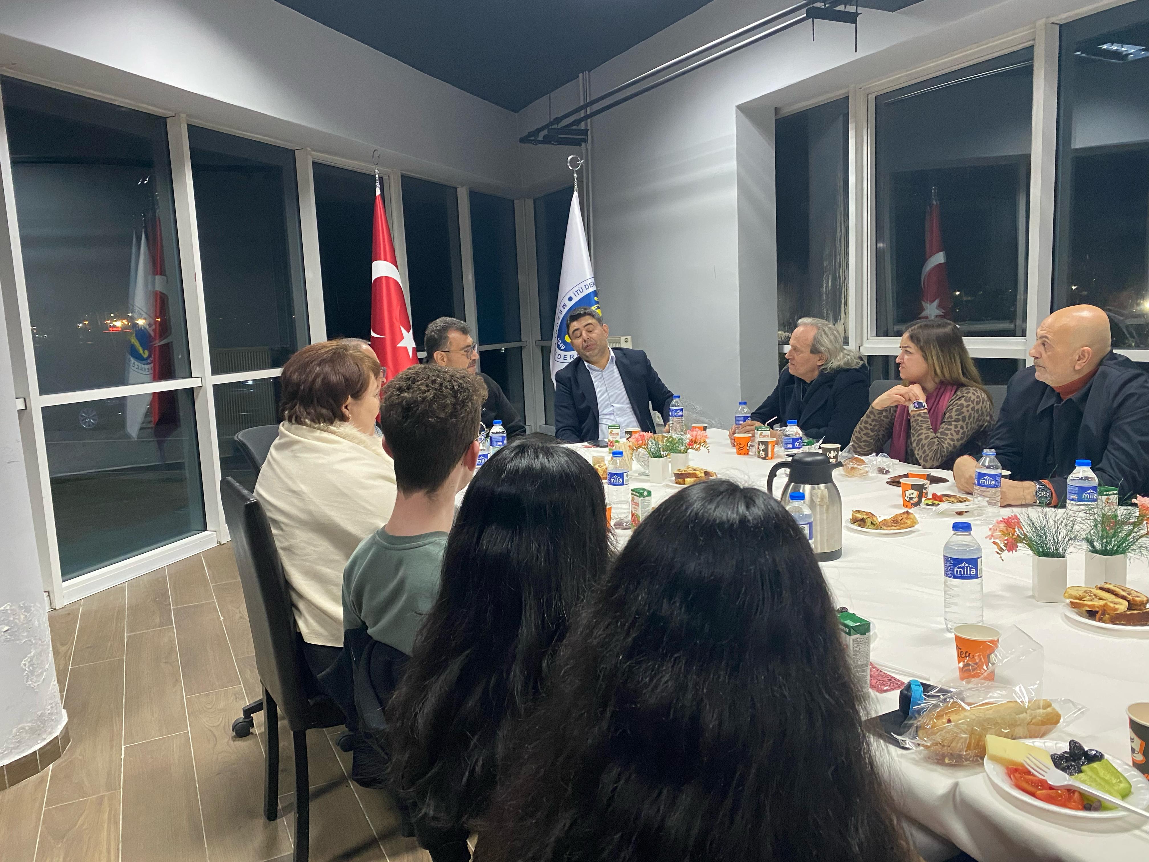 İTÜ Rektörü Denizci Öğrencilerle Sahurda Buluştu