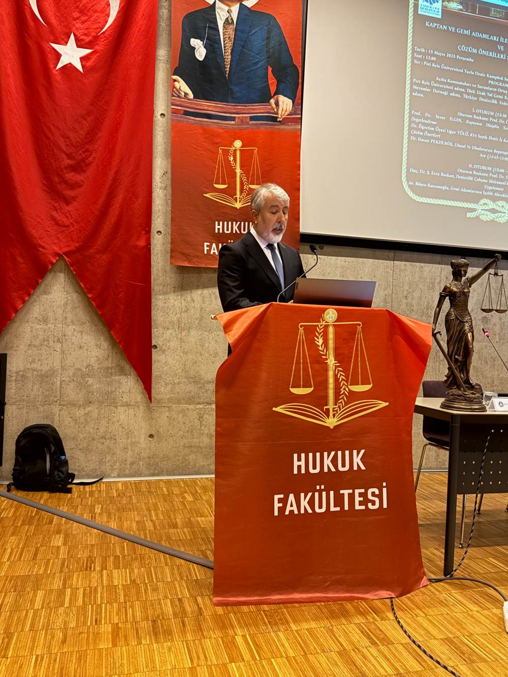 DENİZCİLİK SEKTÖRÜNDE HUKUKİ SORUNLAR PİRİ REİS ÜNİVERSİTESİ'NDE MASAYA YATIRILDI