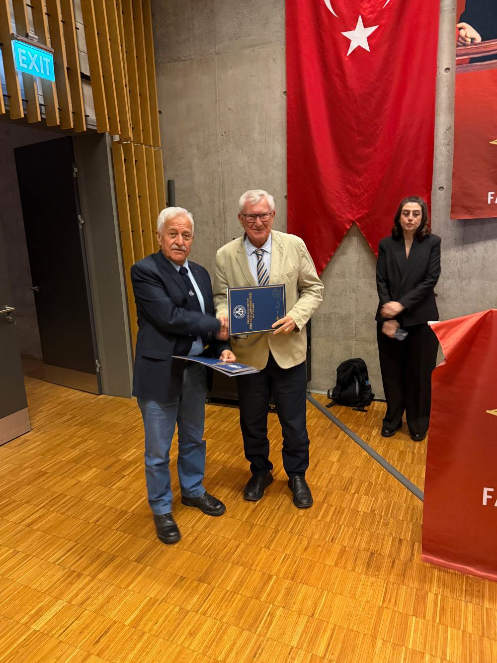 DENİZCİLİK SEKTÖRÜNDE HUKUKİ SORUNLAR PİRİ REİS ÜNİVERSİTESİ'NDE MASAYA YATIRILDI