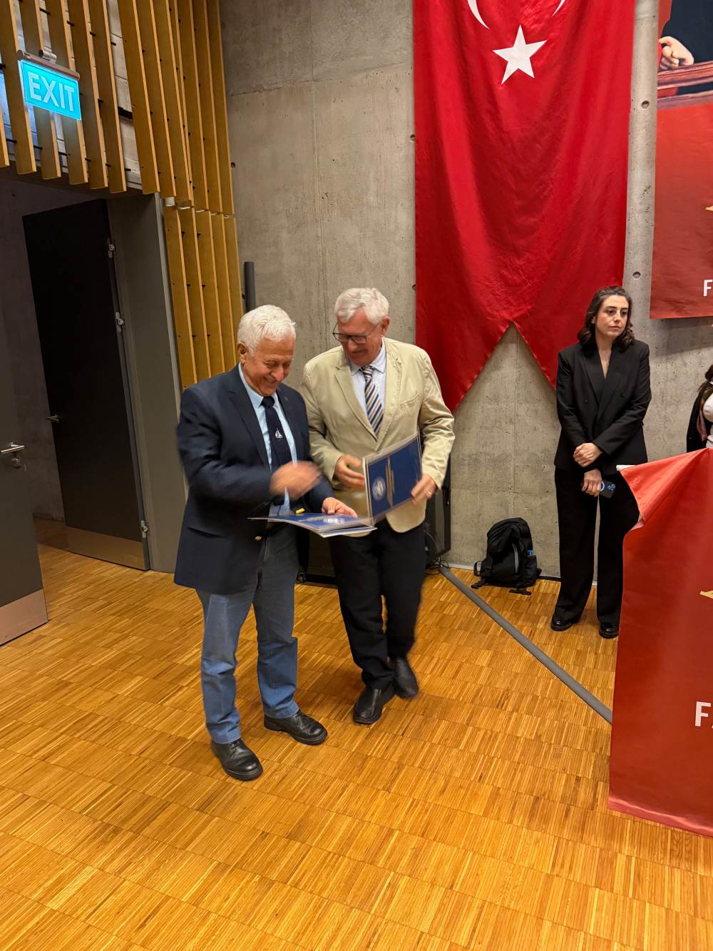 DENİZCİLİK SEKTÖRÜNDE HUKUKİ SORUNLAR PİRİ REİS ÜNİVERSİTESİ'NDE MASAYA YATIRILDI