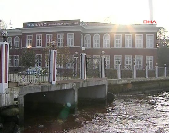 İstanbul Boğazı Kızıla Büründü