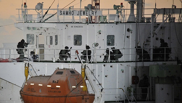 DenizTV: Samho Jewelry korsanlarına komando baskını