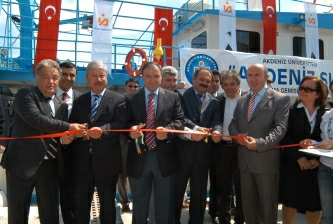 ‘Akdeniz Su’ adlı araştırma gemisi denize indi