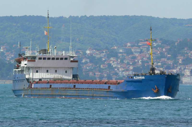 Sallandı diye batmayan gemiyi terk ettiler...