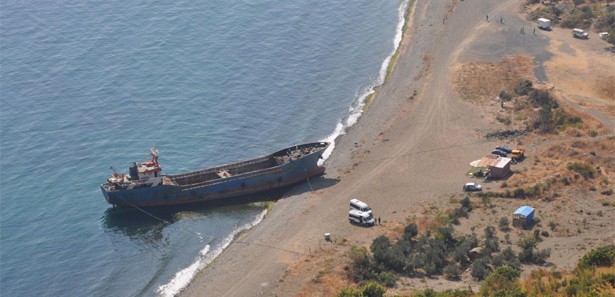 "Hantallar" adlı koster karaya oturdu