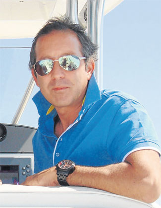 Evdeki yaşamlarını tekneye taşıyorlar