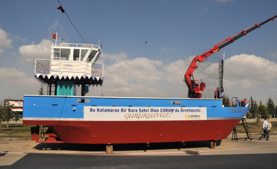 Denizi olmayan şehirde gemi imal edildi!