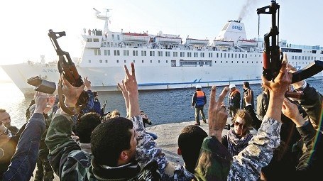 Libya&#039;ya gemiyle uzanan dostluk eli