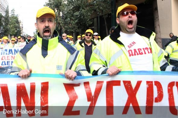 Yunanistan'da Liman Çalışanları Grev Başlattı