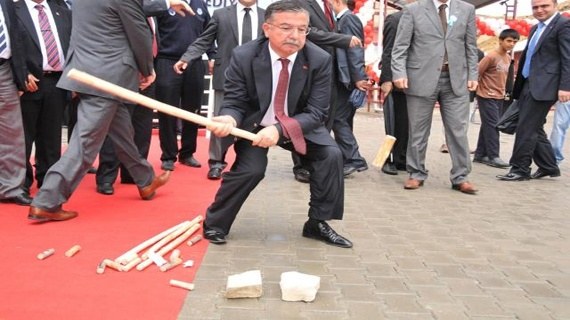 Bakan Yılmaz Gürün Sempozyumundaydı