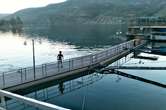 Modern Bir Marina ve Deniz Feneri