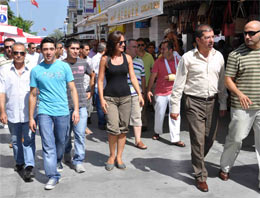 Kuşadası'nda esnaftan bildiri protestosu