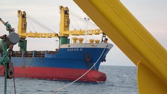 6 Gün Önce Karaya Oturan Gemi Kurtarıldı!