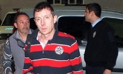 Fransız kaptana travesti dayağı