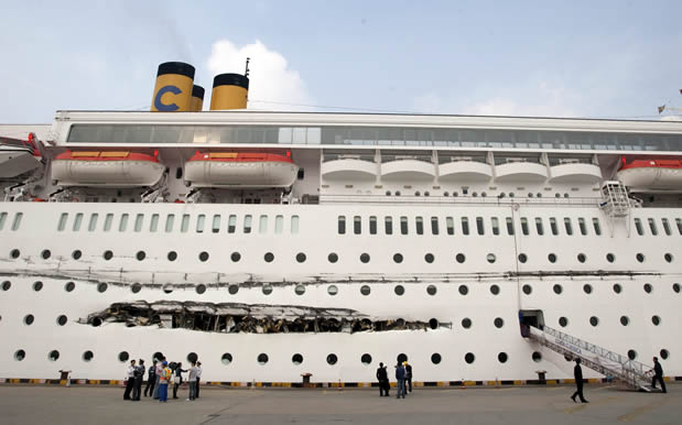 Costa Classica yük gemisiyle çarpıştı