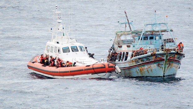 Avrupa kaçaklara karşı ‘sur’ ördü