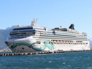 Lüks Kruvaziyer Gemi Alanya'ya Demir Attı