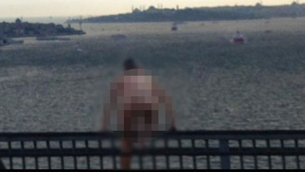 Çırılçıplak Boğaziçi Köprüsü’nden Atladı