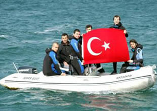 Bayram Günü de Denizi Temizlediler