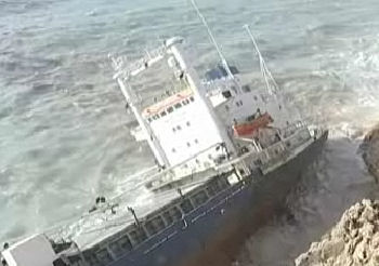 Antalya&#039;da 2. Gemi karaya oturdu