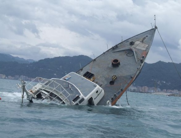 Gemi Battı &#039;4 Kişi Ölü 74 Kişi Kayıp