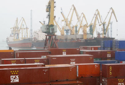 Limanda kreyn geminin üstüne düştü