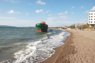 Karaya oturan gemi böyle kurtarıldı