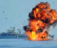 Somalili Korsanların Teknesi Havaya Uçtu