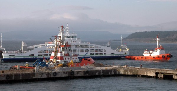 Vapur Pervanesine Kamyon Lastiği Takıldı