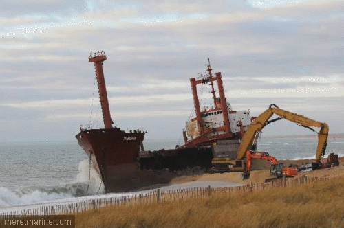 TK Bremen Gemisi Sökülmeye Başlandı