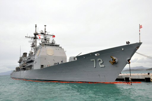 "USS Vella Gulf" adlı gemi Kuşadası'nda